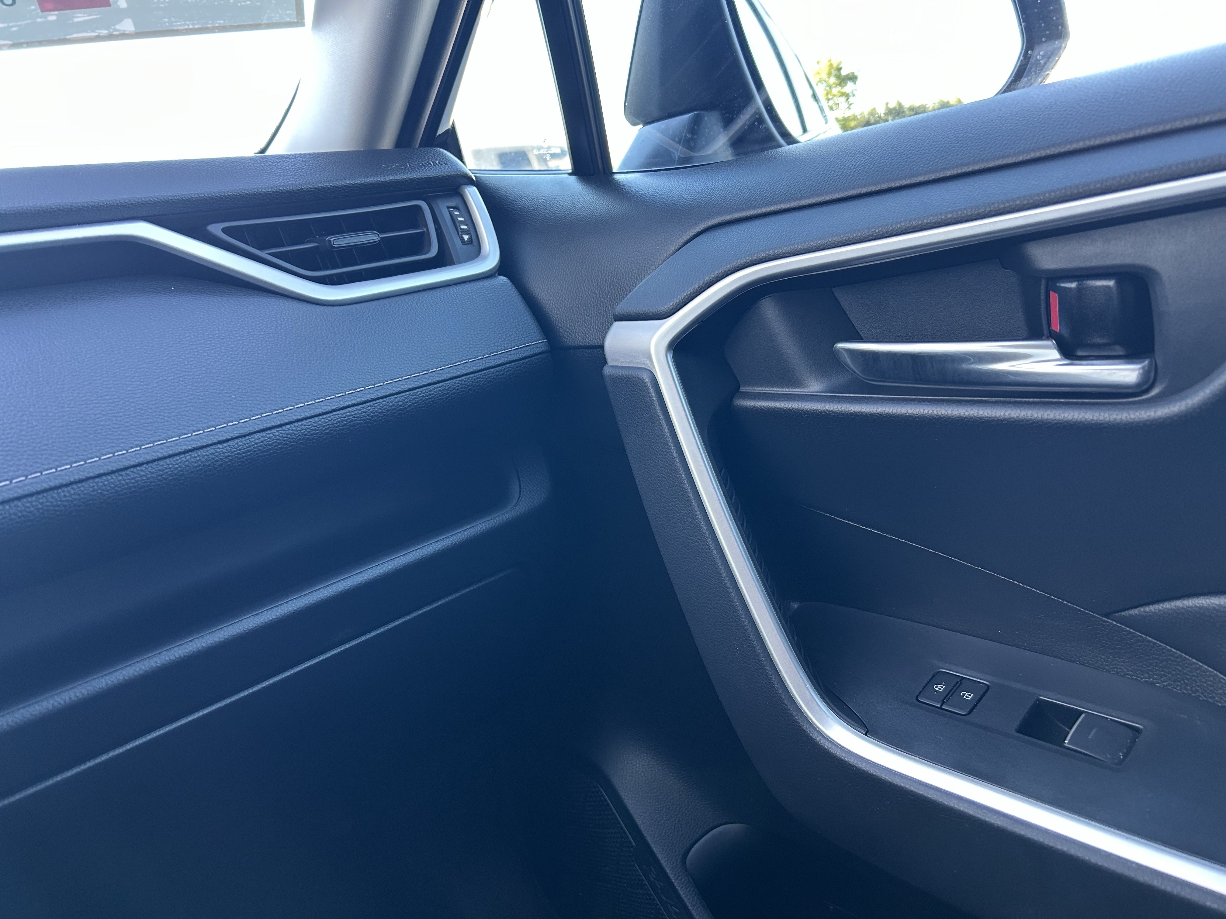Certified 2024 Toyota RAV4 AWD Hybrid image 28