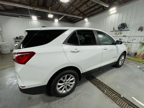 Used 2020 Chevrolet Equinox LS w/ LS Convenience Package FWD image 5