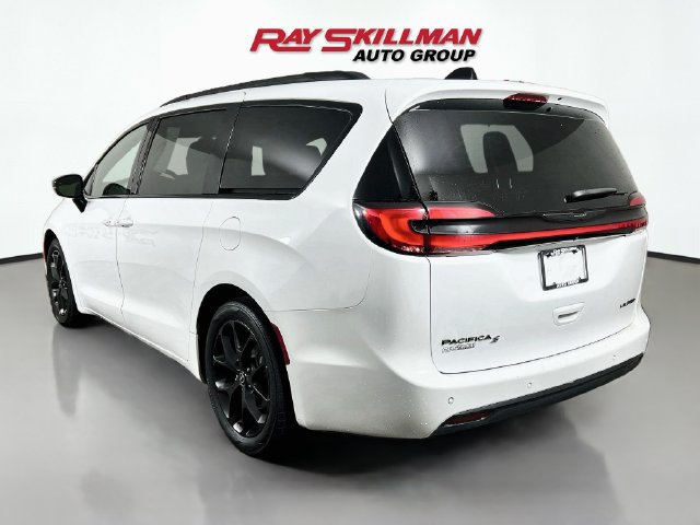 Used 2025 Chrysler Pacifica Limited FWD image 5