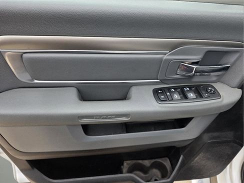 Used 2018 RAM 2500 SLT image 28