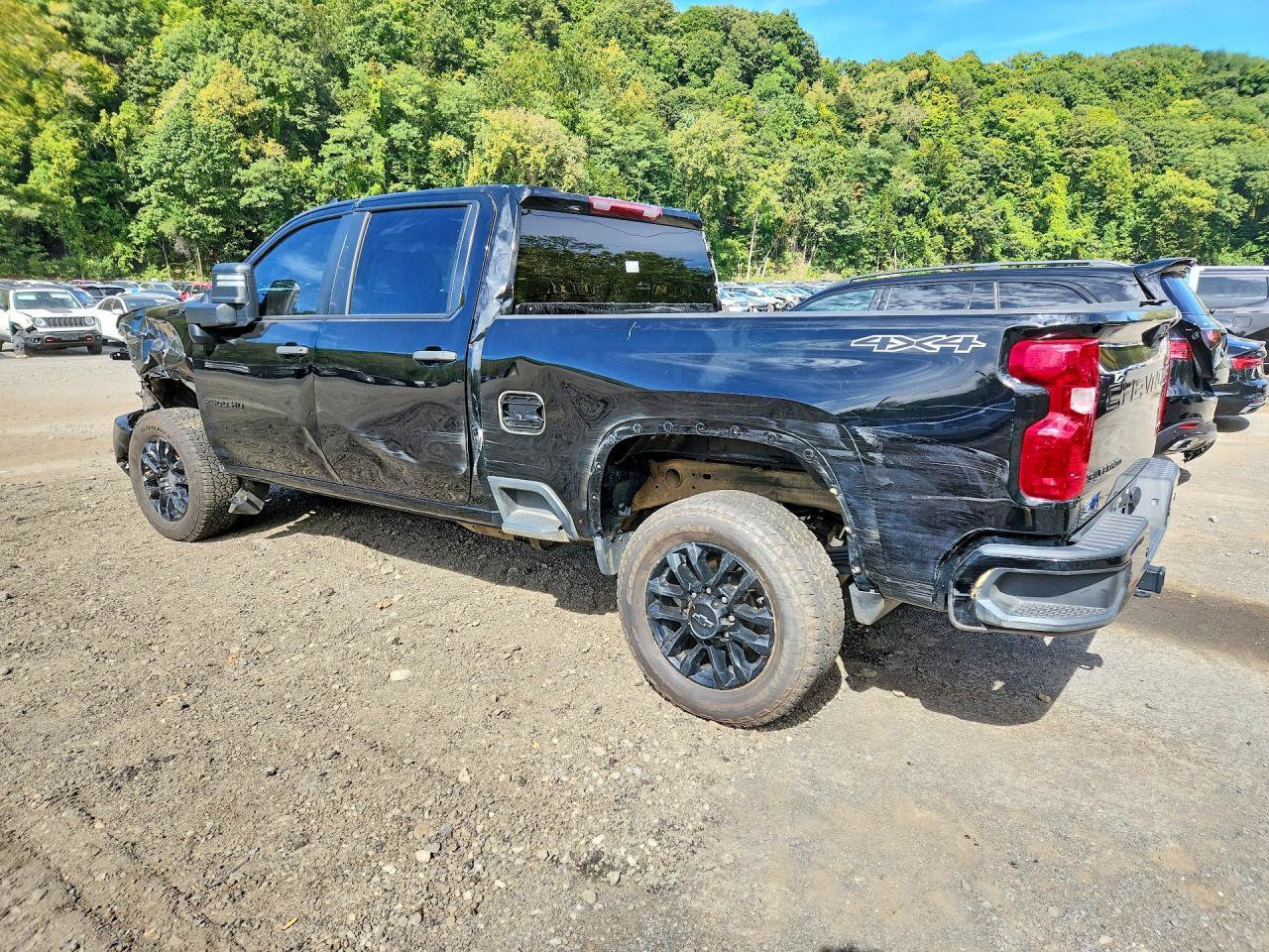 Used 2025 Chevrolet Silverado 2500 Custom w/ Custom Value Package AWD/4WD image 3
