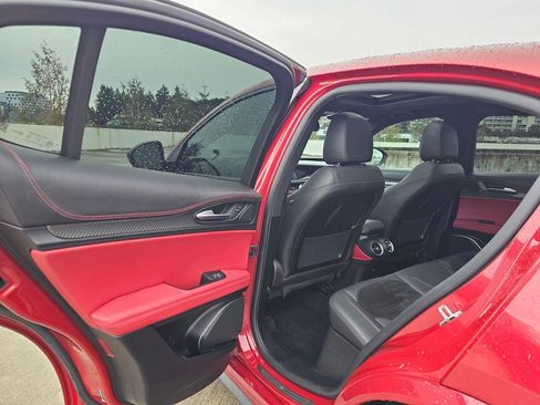 Used 2019 Alfa Romeo Stelvio Quadrifoglio image 19