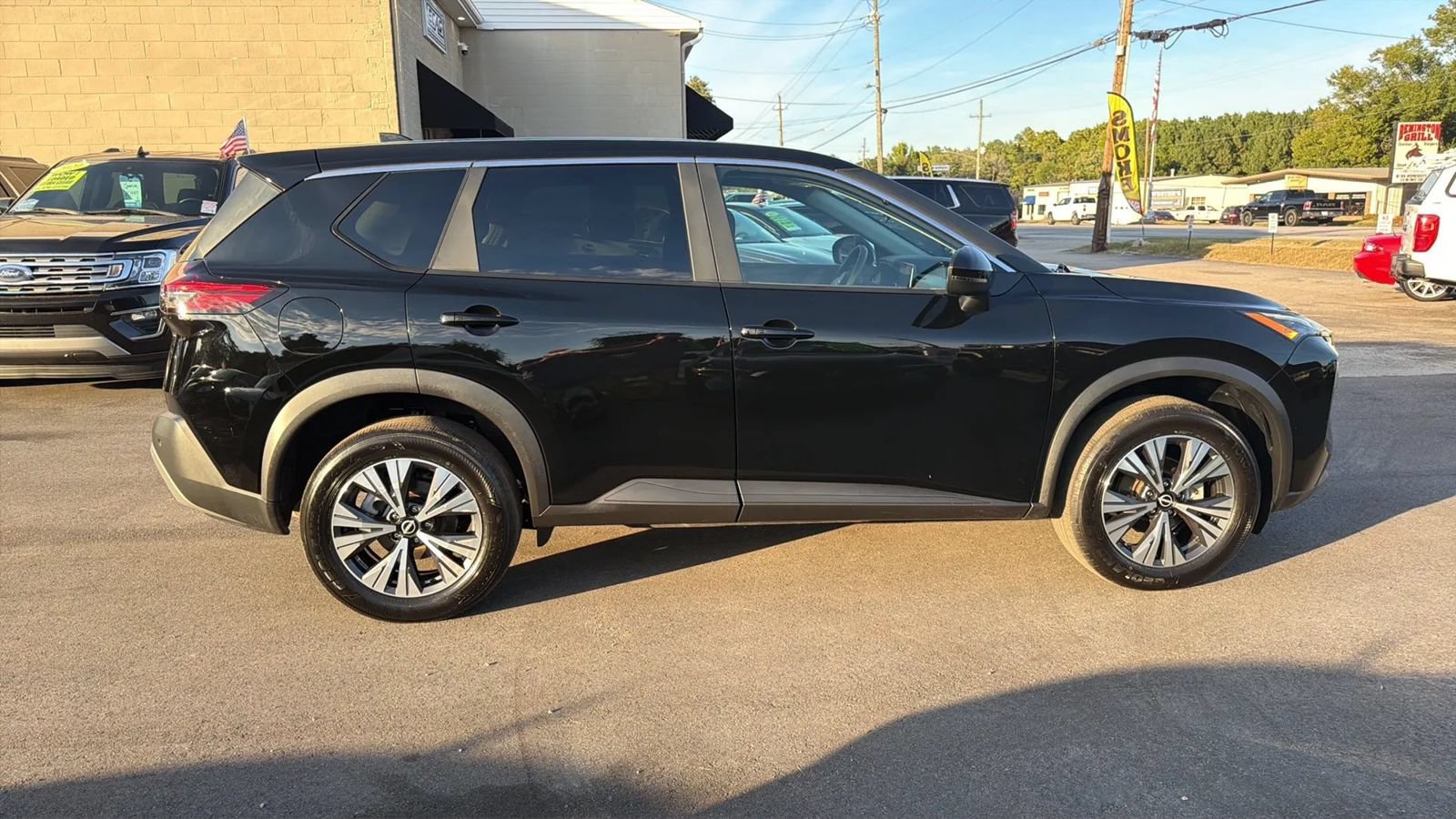 Used 2023 Nissan Rogue SV FWD image 7