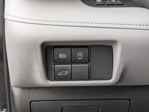 Used 2023 Toyota Highlander LE FWD image 14