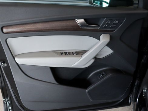 Used 2024 Audi Q5 2.0T Premium w/ Convenience Package image 27