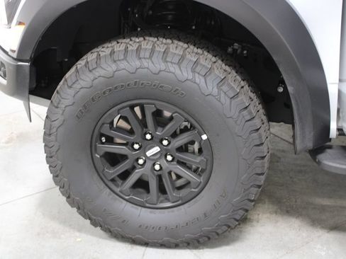 Used 2025 Ford F150 Raptor AWD/4WD image 39