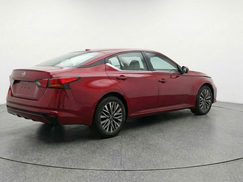 Used 2025 Nissan Altima 2.5 SV image 9