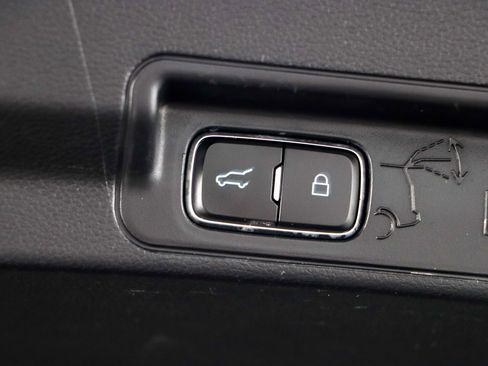 Used 2021 Ford Explorer XLT w/ Equipment Group 202A image 31