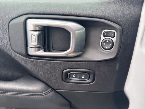 Used 2020 Jeep Wrangler Unlimited Sahara AWD/4WD image 13