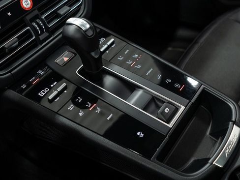 Used 2024 Porsche Macan AWD/4WD image 16