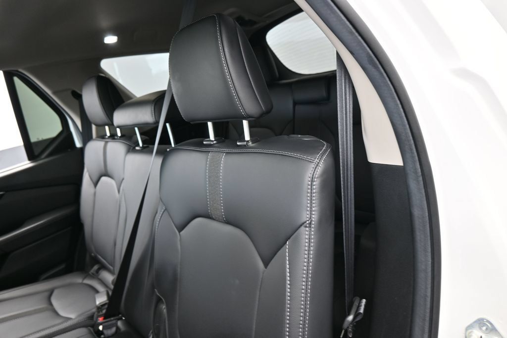 Used 2025 Honda Pilot Touring image 35
