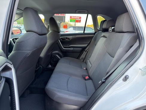 Used 2022 Toyota RAV4 LE image 11