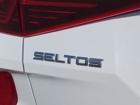 Used 2023 Kia Seltos S w/ Navigation Package image 16