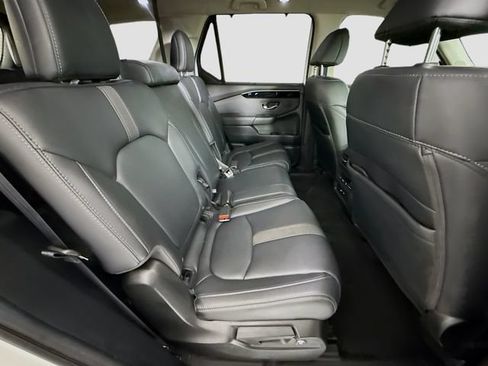 Used 2025 Honda Pilot Touring image 29