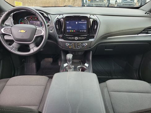 Used 2023 Chevrolet Traverse LT image 9
