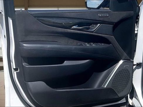 Used 2018 Cadillac Escalade Platinum AWD/4WD image 23