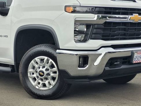 Used 2025 Chevrolet Silverado 2500 LT AWD/4WD image 9