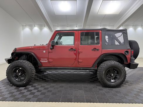 Used 2012 Jeep Wrangler Unlimited Rubicon w/ Connectivity Group image 4