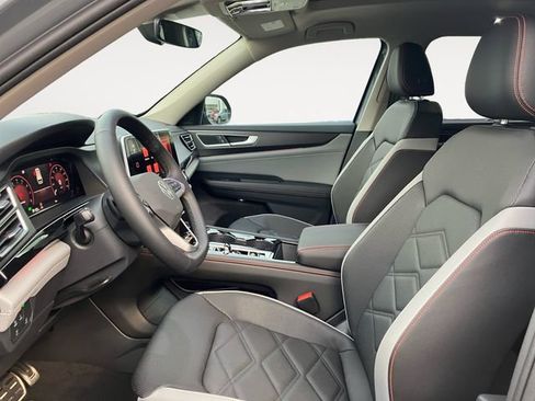 New 2025 Volkswagen Atlas Peak Edition SE AWD/4WD image 9