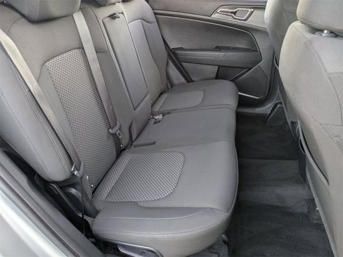 Used 2024 Kia Sportage LX image 28