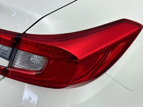 Used 2019 Honda Accord EX image 32