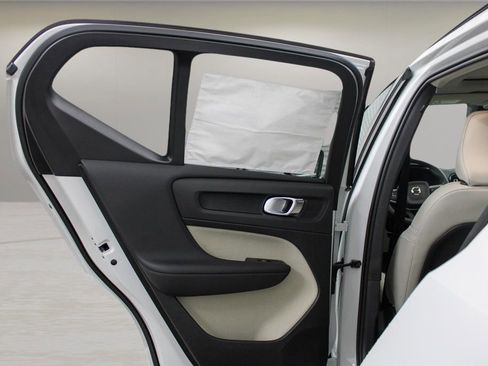 New 2026 Volvo XC40 B4 Plus w/ Protection Package Premier FWD image 24