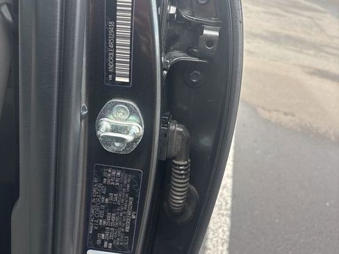 Used 2024 Kia Niro EX Touring image 3