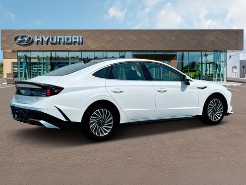 New 2025 Hyundai Sonata Limited image 8