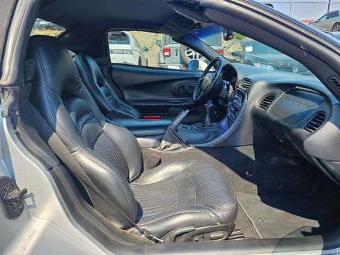 Used 2001 Chevrolet Corvette Convertible w/ Preferred Equipment Group2 RWD image 11