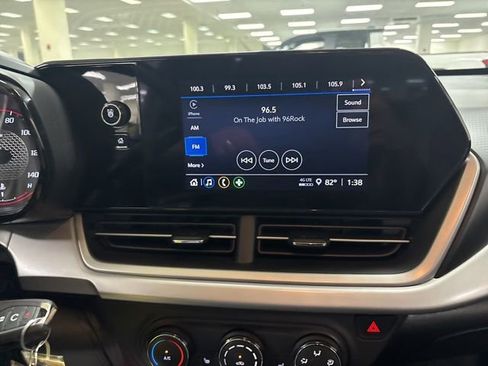 Used 2024 Chevrolet Trax RS w/ Sunroof Package FWD image 20