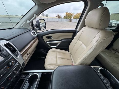 Used 2016 Nissan Titan SL image 37