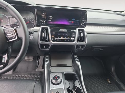 Used 2023 Kia Sorento EX AWD/4WD image 11