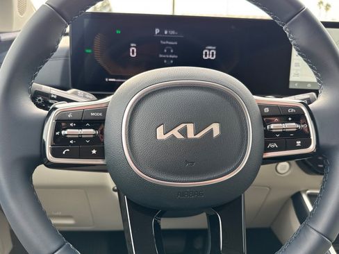 New 2026 Kia Carnival EX image 25