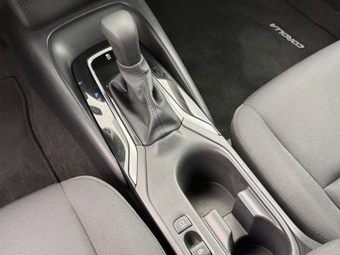 Used 2025 Toyota Corolla LE image 18