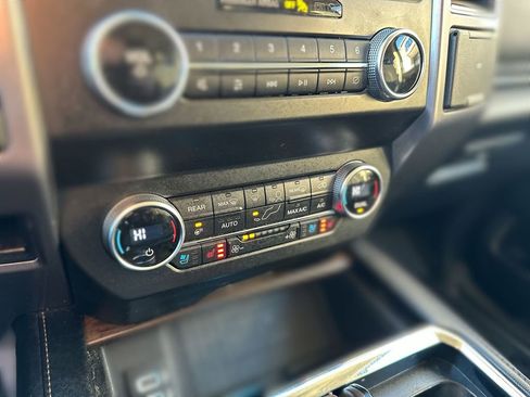 Used 2019 Ford Expedition Platinum image 17