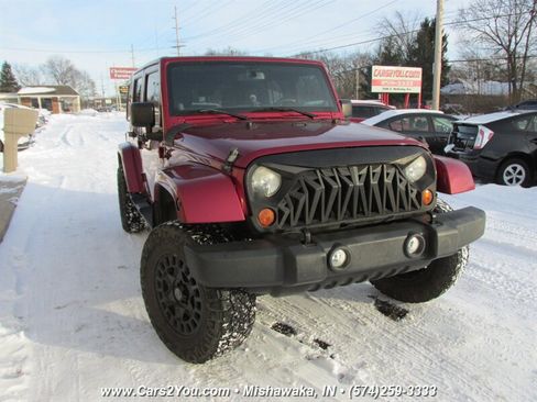 Used 2013 Jeep Wrangler Unlimited Sahara w/ Connectivity Group image 2