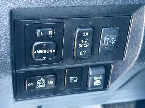 Used 2021 Toyota Tundra SR5 w/ SR5 Upgrade Package AWD/4WD image 10