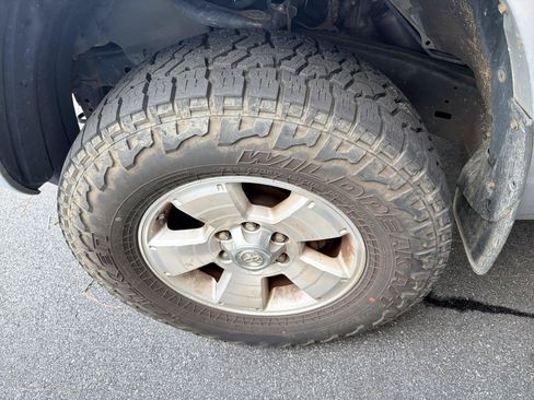 Used 2005 Toyota 4Runner SR5 AWD/4WD image 8