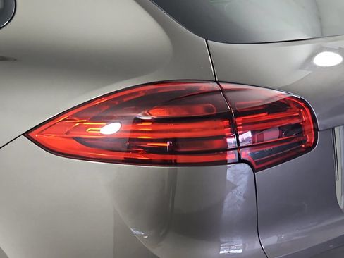 Used 2016 Porsche Cayenne AWD/4WD image 13