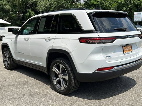 Certified 2023 Jeep Grand Cherokee 4WD 4xe w/ Luxury Tech Group II image 5