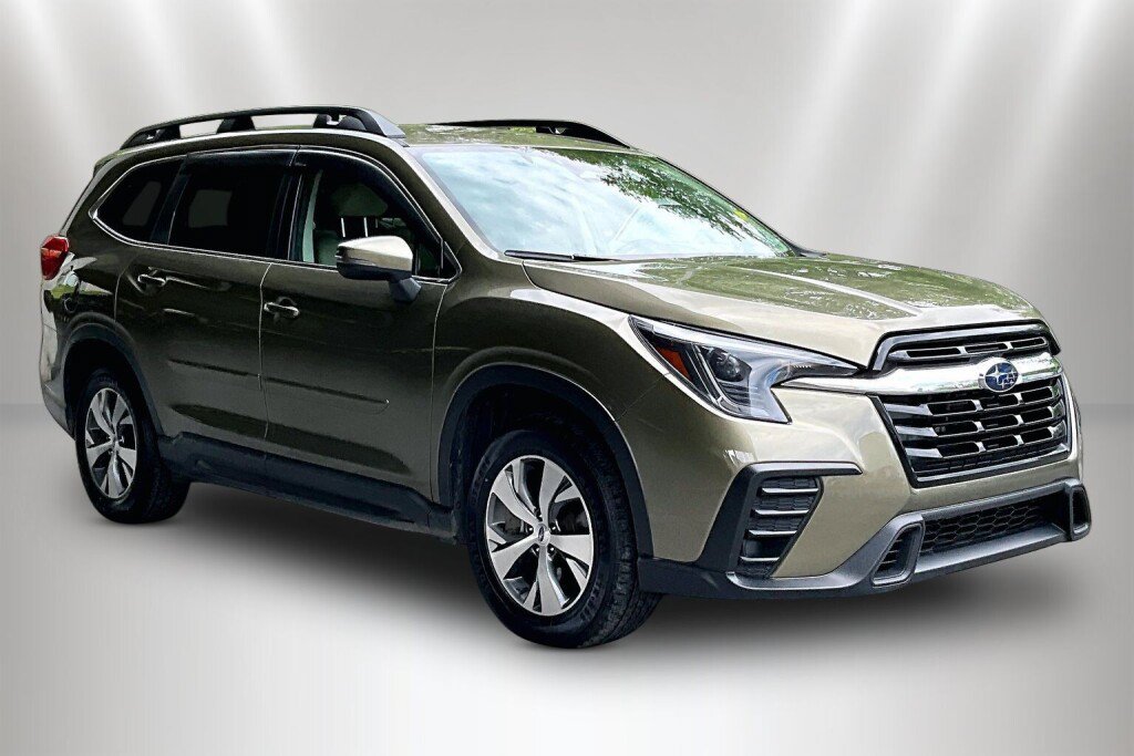 Used 2023 Subaru Ascent Premium w/ Convenience Package AWD/4WD image 1