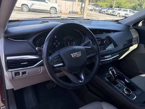 Certified 2023 Cadillac XT4 Luxury w/ Cold Weather Package FWD image 32