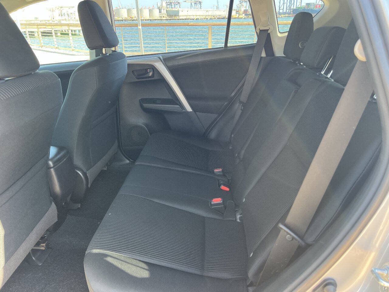 Used 2018 Toyota RAV4 LE w/ Carpet Mat Package FWD image 8