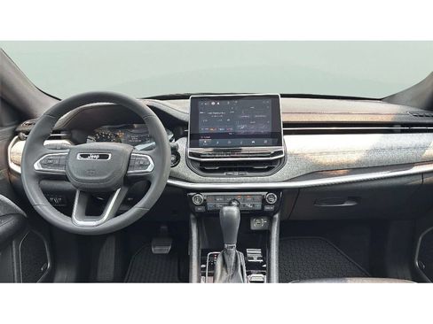 Used 2023 Jeep Compass Latitude w/ Sun and Sound Group AWD/4WD image 13