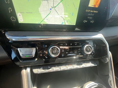 Used 2024 GMC Sierra 1500 Denali w/ Technology Package AWD/4WD image 21