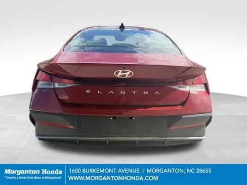 Used 2024 Hyundai Elantra SEL FWD image 8