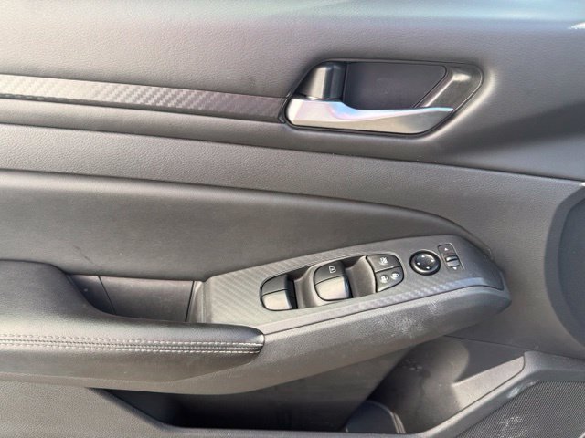 Used 2025 Nissan Altima 2.5 SV FWD image 22