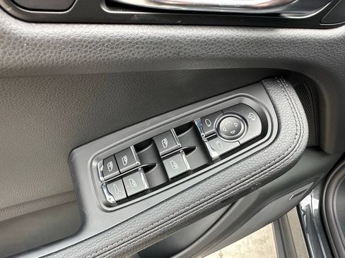 Used 2026 Porsche Macan AWD/4WD image 21