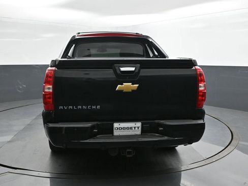 Used 2013 Chevrolet Avalanche LTZ image 8