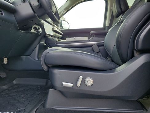 New 2026 Lincoln Navigator L Premier AWD/4WD image 19